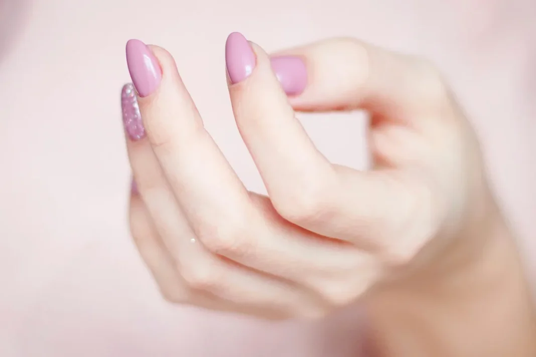ongles en forme d'amende