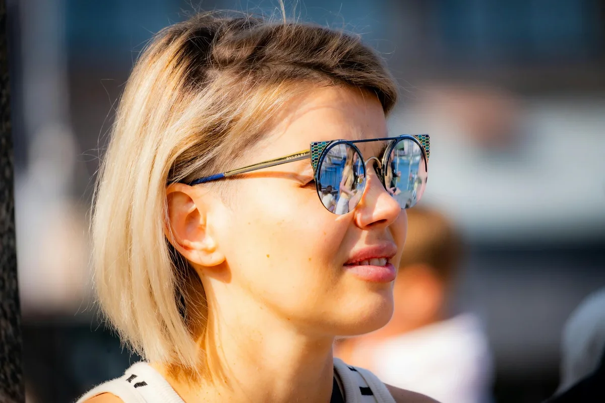 coupe carré plongeant femme visage rond